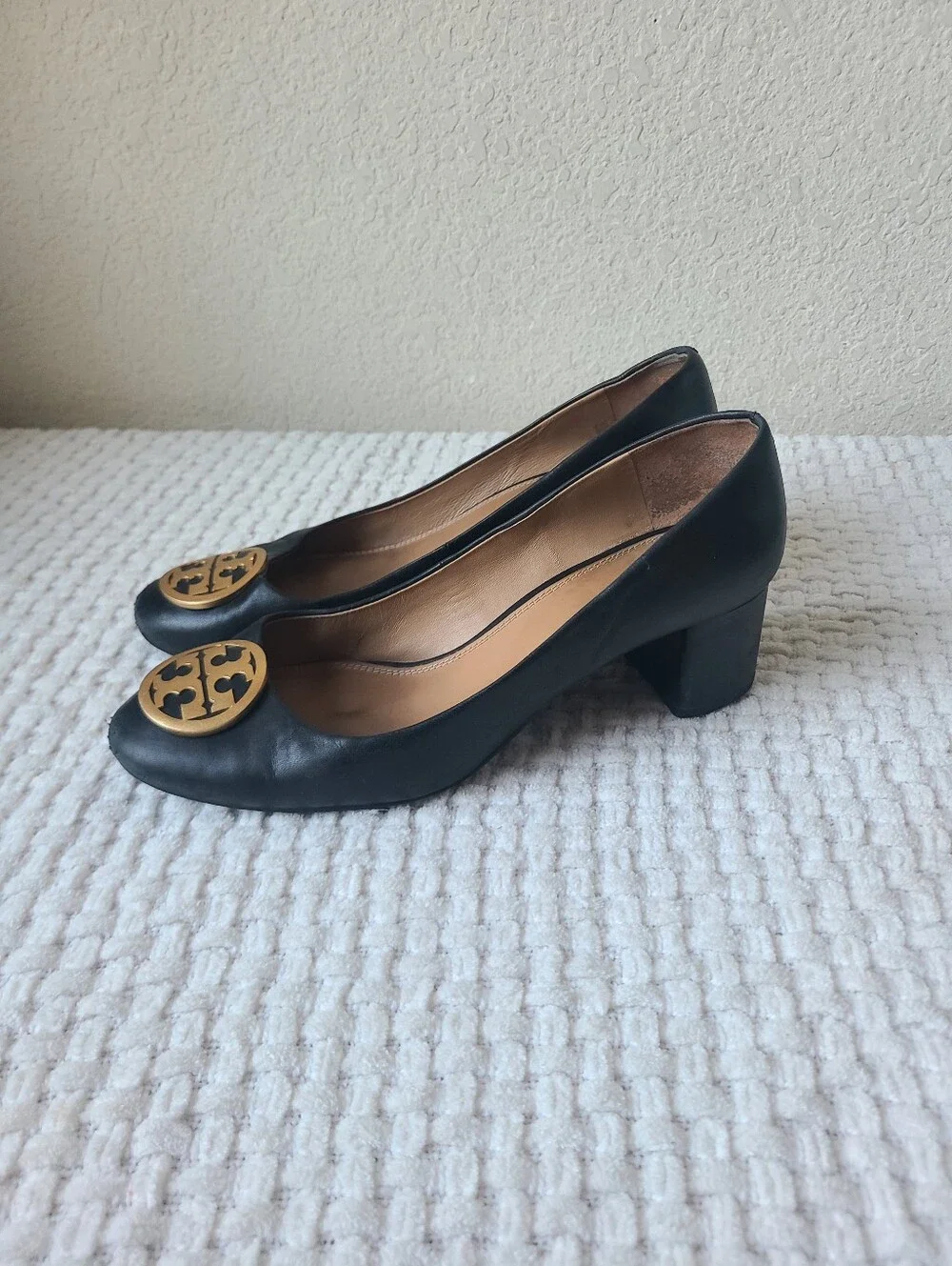 Tory Burch Black Leather Block Heel Pumps with Gold Logo Medallion Size 9.5